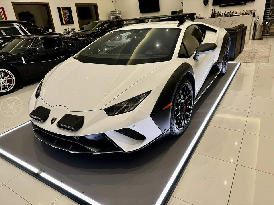 2023 Lamborghini Huracan Sterrato - Image 13 of 31