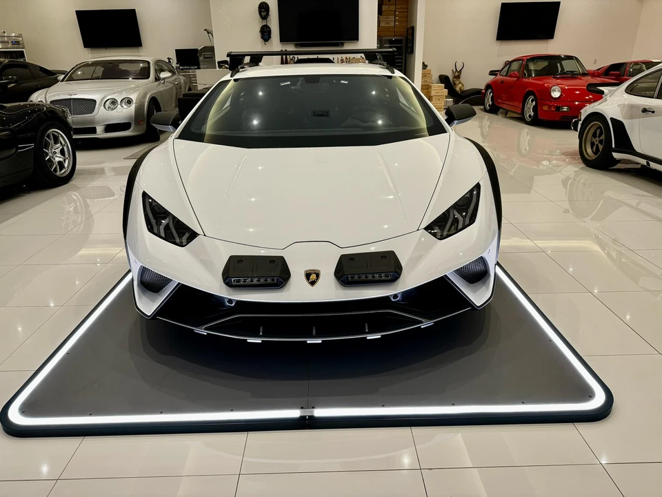 2023 Lamborghini Huracan Sterrato - Image 28 of 31