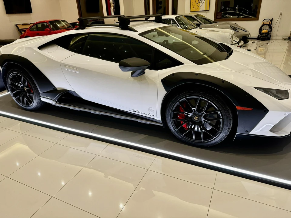 2023 Lamborghini Huracan Sterrato - Image 25 of 31