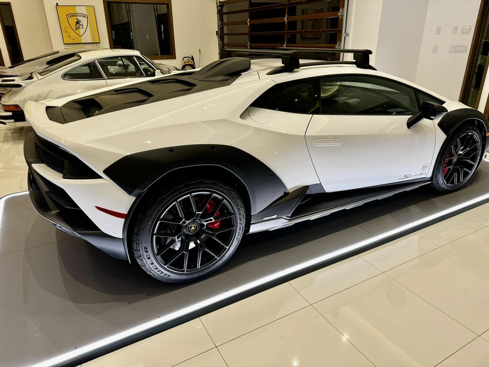 2023 Lamborghini Huracan Sterrato - Image 22 of 31