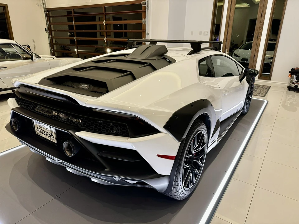 2023 Lamborghini Huracan Sterrato - Image 21 of 31