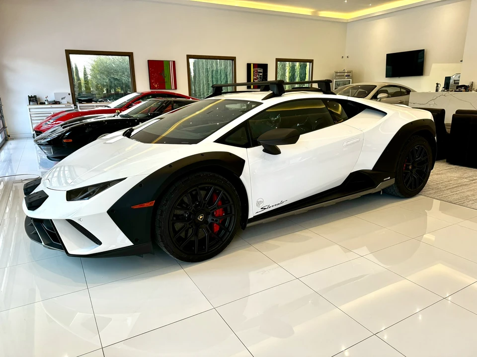 2023 Lamborghini Huracan Sterrato - Image 3 of 31