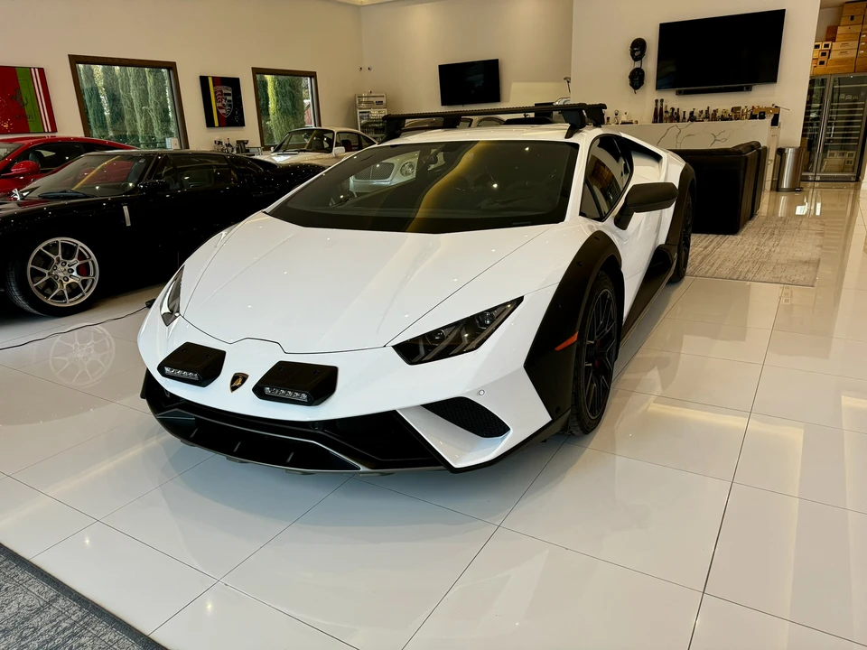 2023 Lamborghini Huracan Sterrato - Image 2 of 31
