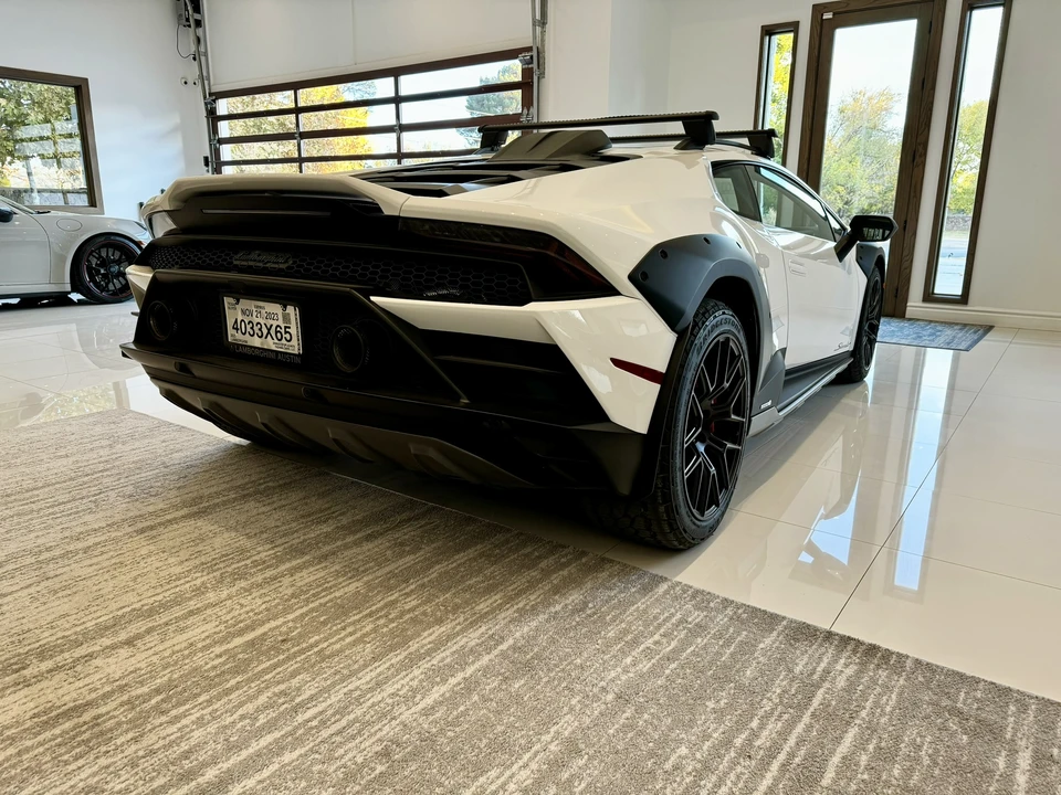 2023 Lamborghini Huracan Sterrato - Image 8 of 31