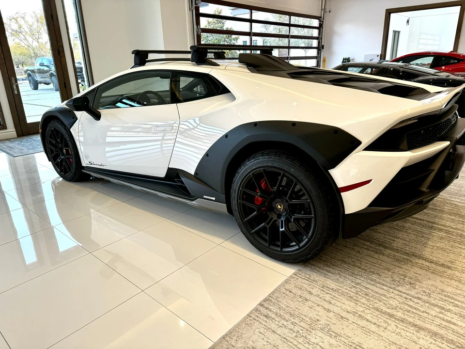 2023 Lamborghini Huracan Sterrato - Image 6 of 31