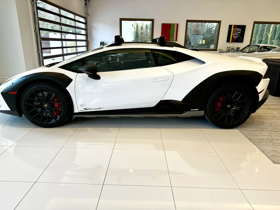 2023 Lamborghini Huracan Sterrato - Image 5 of 31