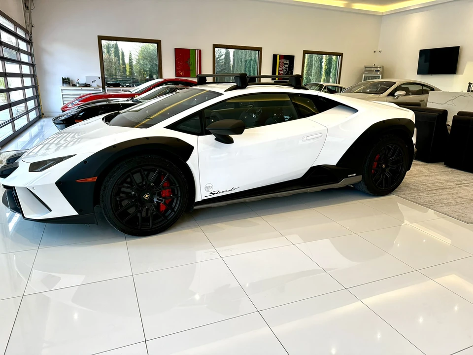 2023 Lamborghini Huracan Sterrato - Image 4 of 31