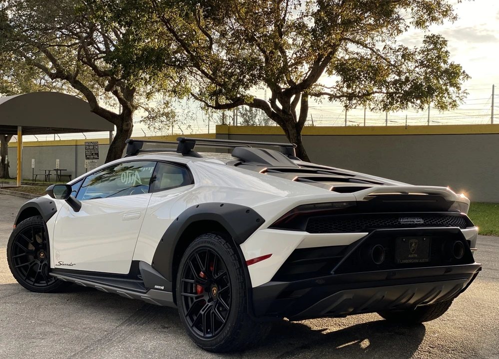 2023 Lamborghini Huracan Sterrato - Image 13 of 31