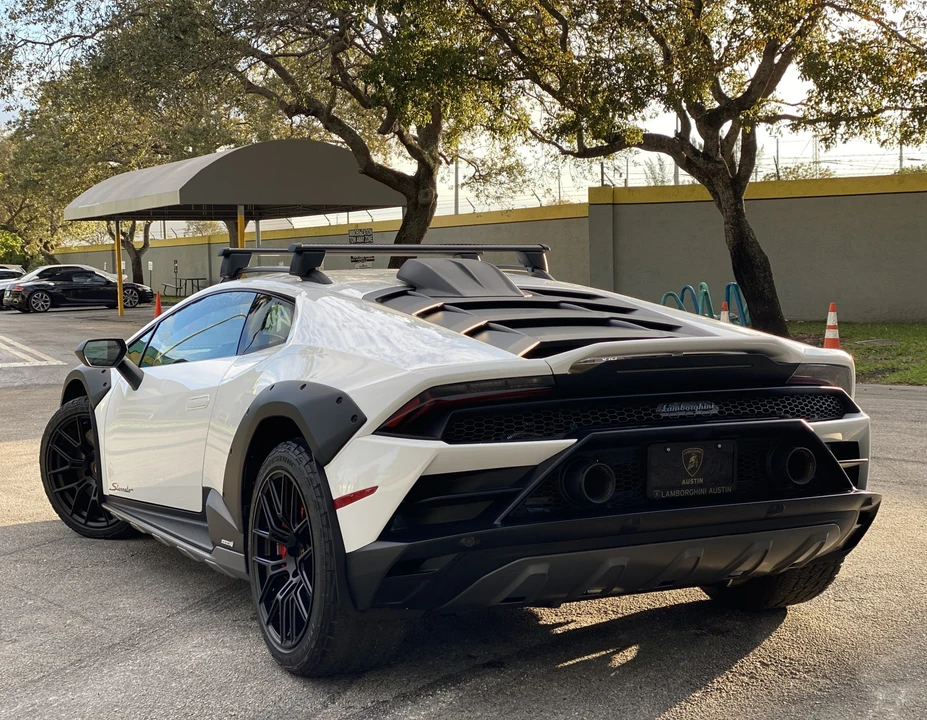 2023 Lamborghini Huracan Sterrato - Image 15 of 31
