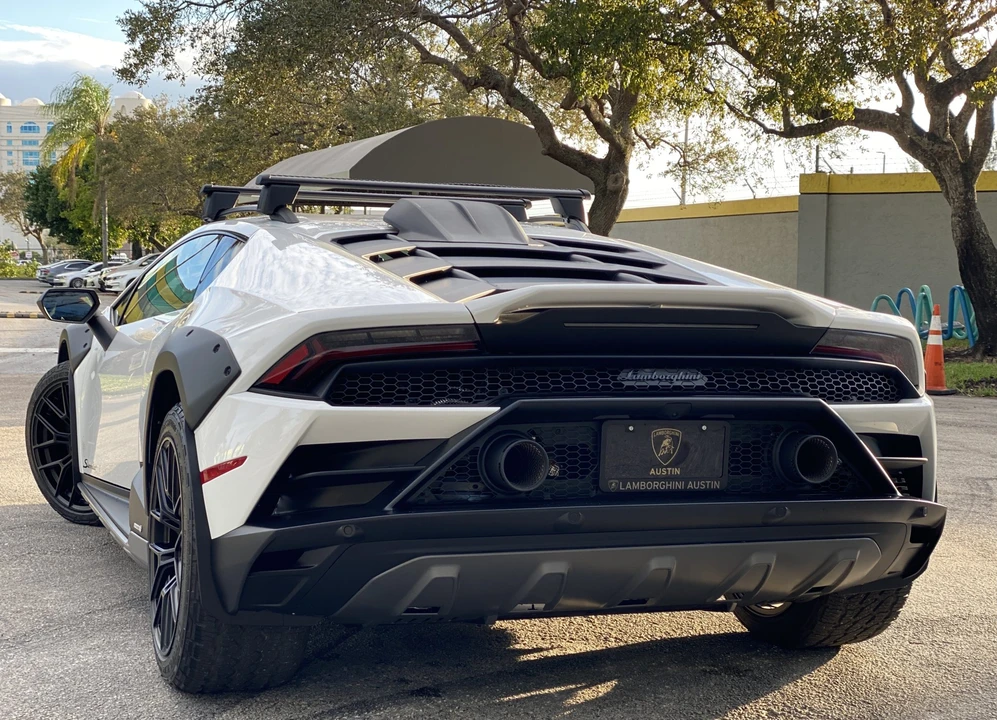 2023 Lamborghini Huracan Sterrato - Image 16 of 31
