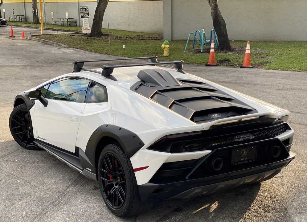 2023 Lamborghini Huracan Sterrato - Image 14 of 31