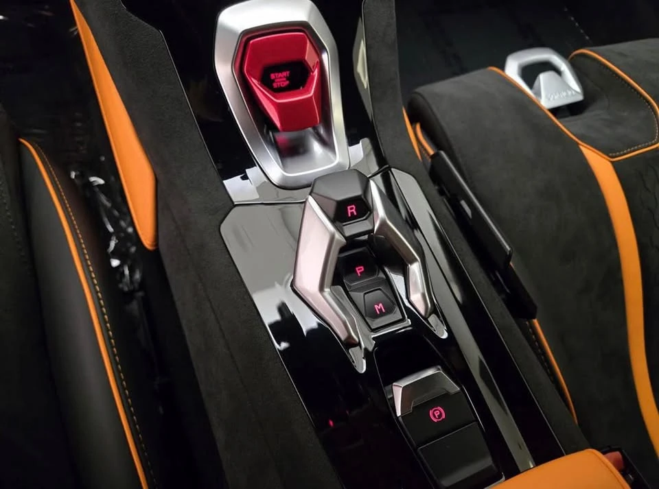 2023 Lamborghini - Image 16 of 20