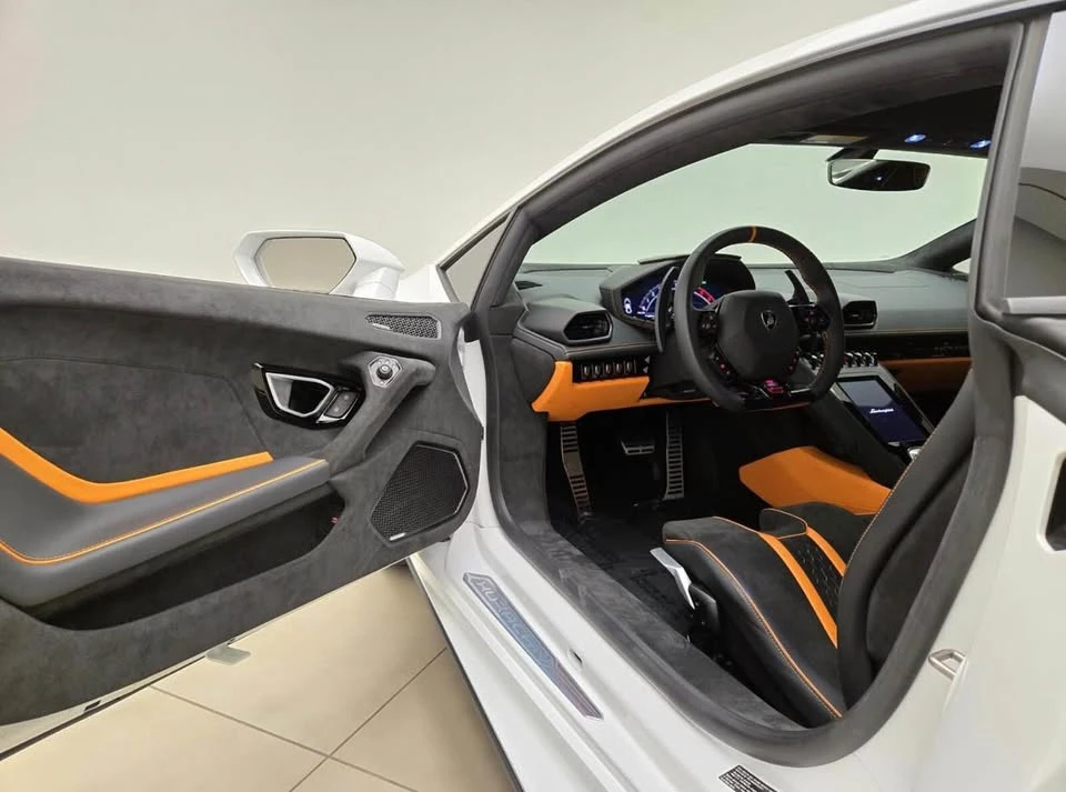 2023 Lamborghini - Image 9 of 20