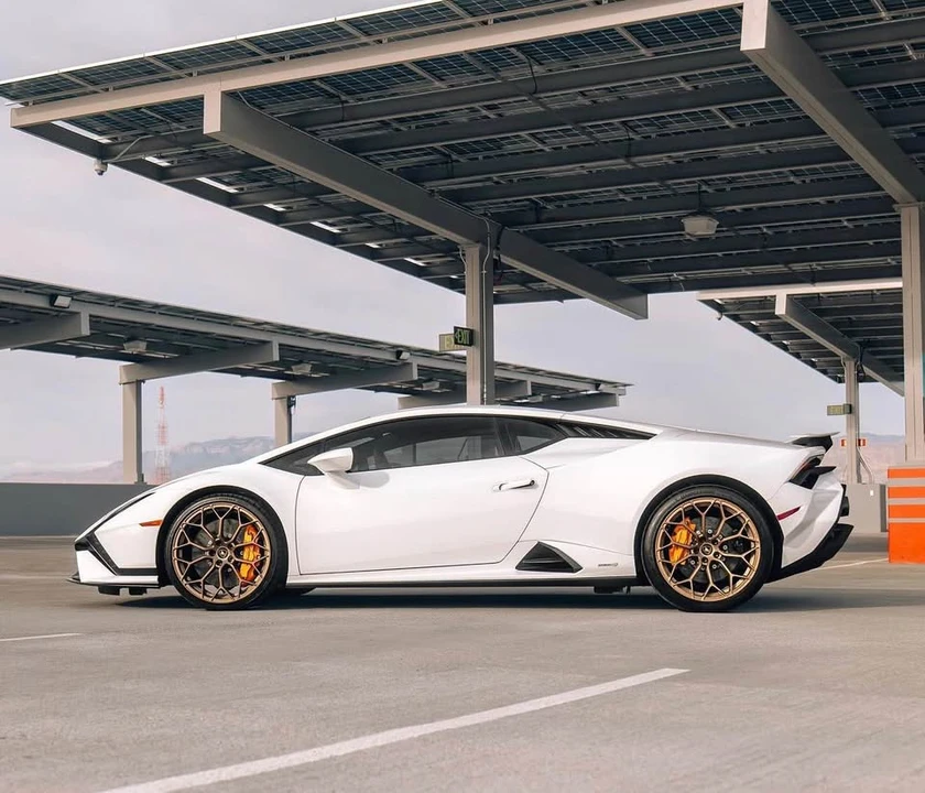 2023 Lamborghini - Image 18 of 20