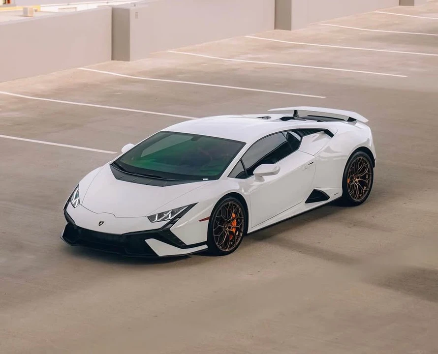 2023 Lamborghini - Image 17 of 20