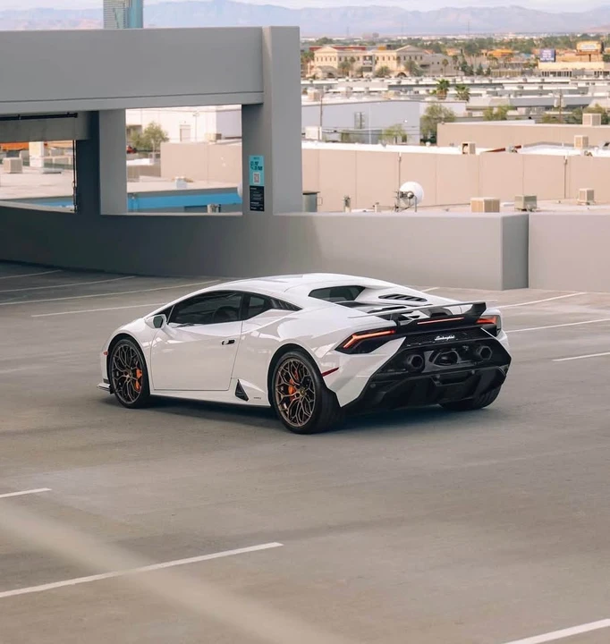 2023 Lamborghini - Image 19 of 20