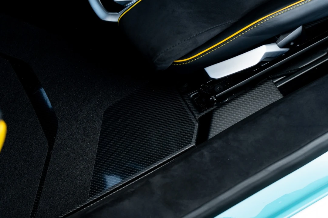2023 Lamborghini - Image 22 of 31