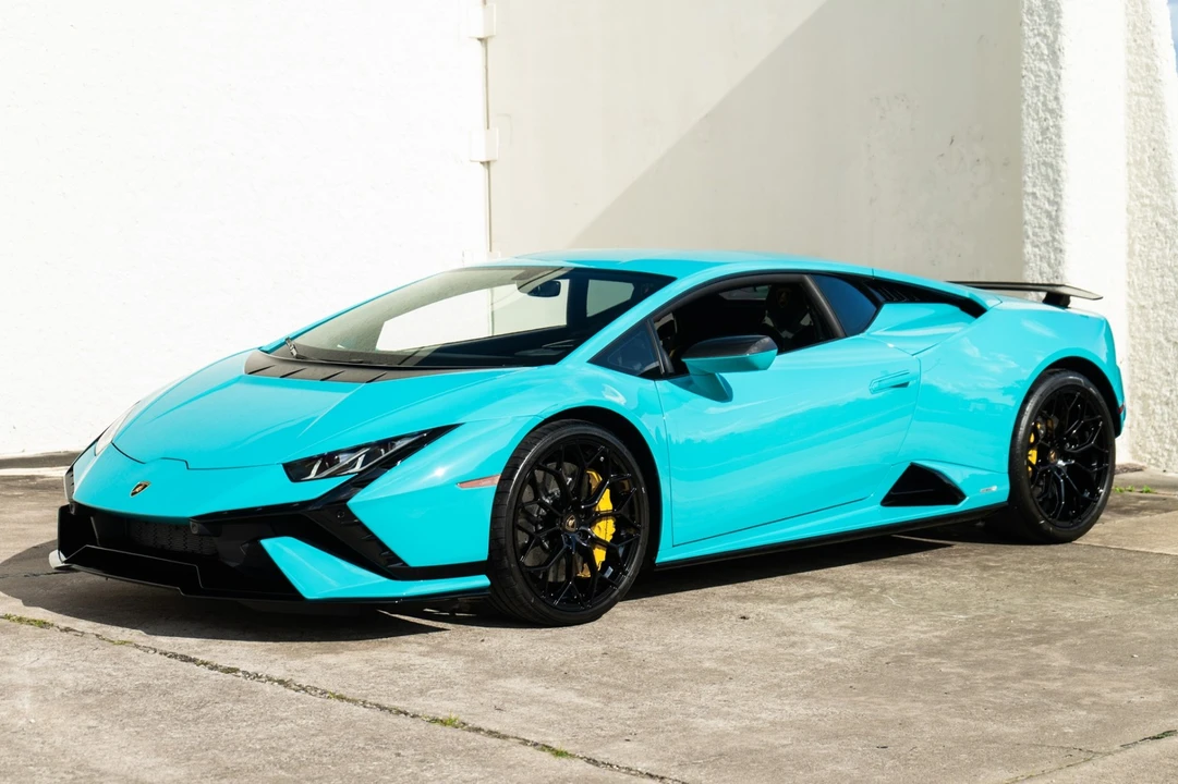 2023 Lamborghini - Image 3 of 31