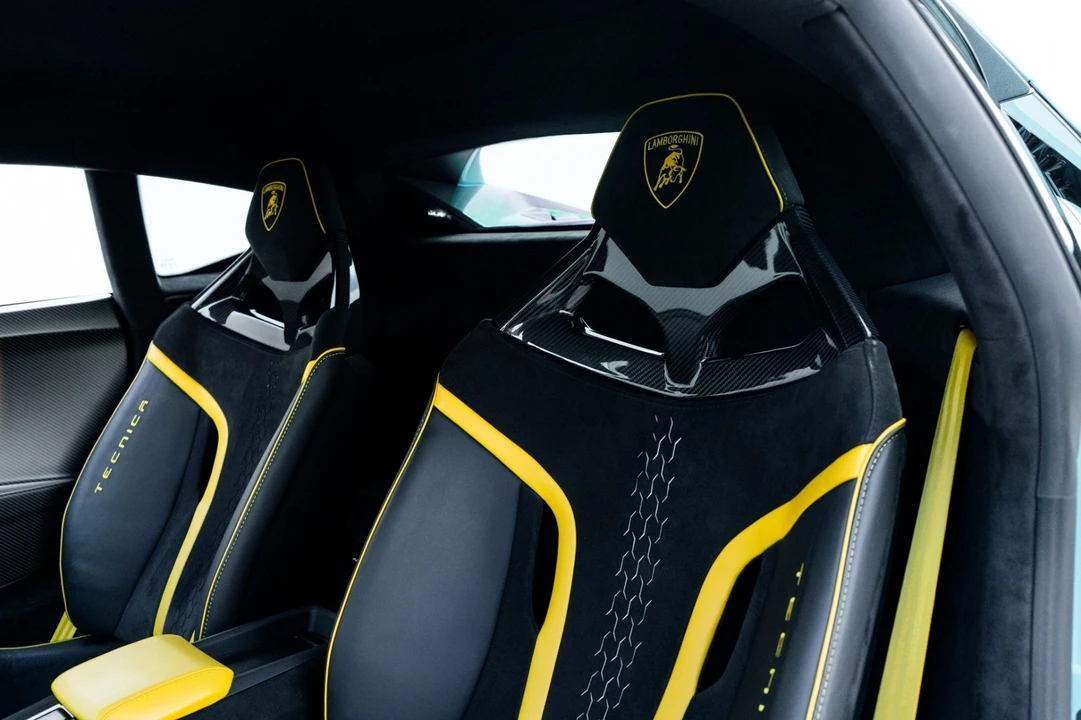 2023 Lamborghini - Image 23 of 31