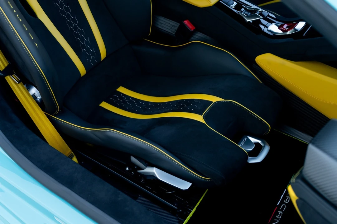 2023 Lamborghini - Image 25 of 31