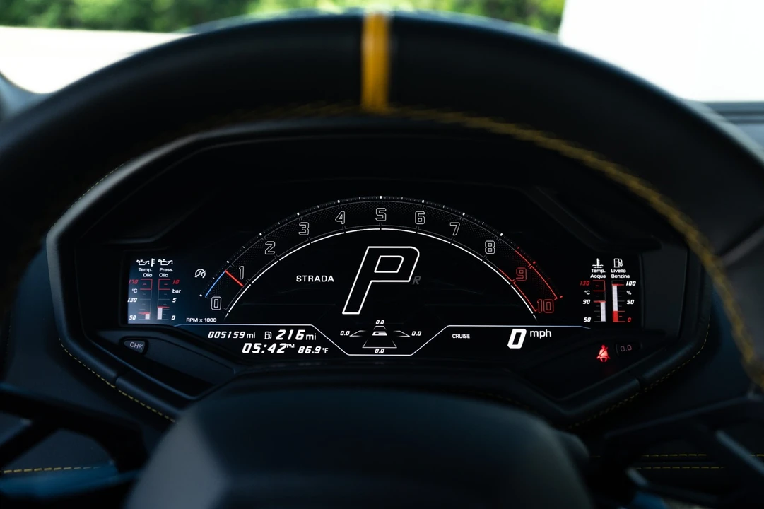 2023 Lamborghini - Image 12 of 31