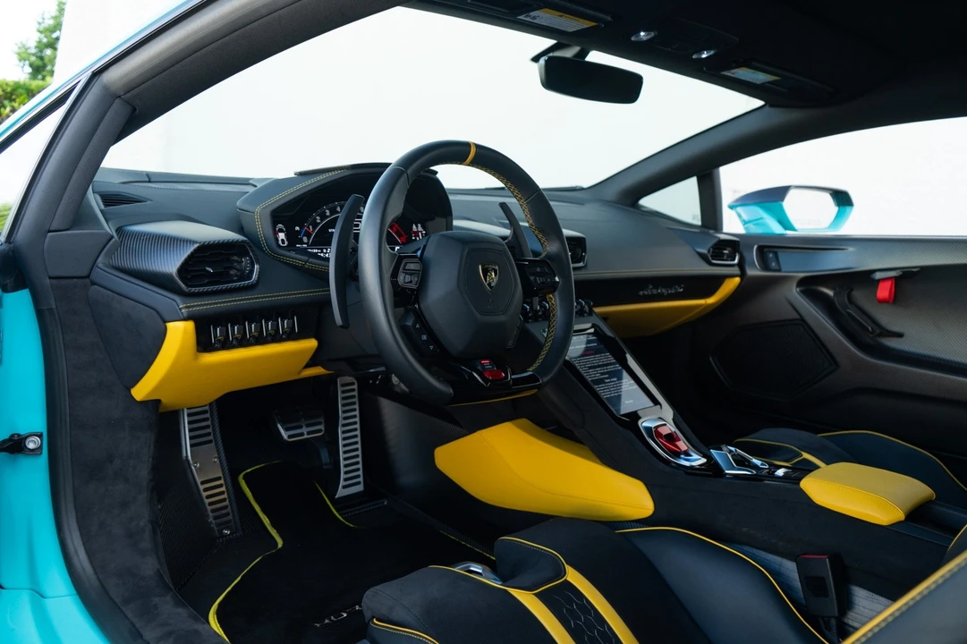 2023 Lamborghini - Image 6 of 31