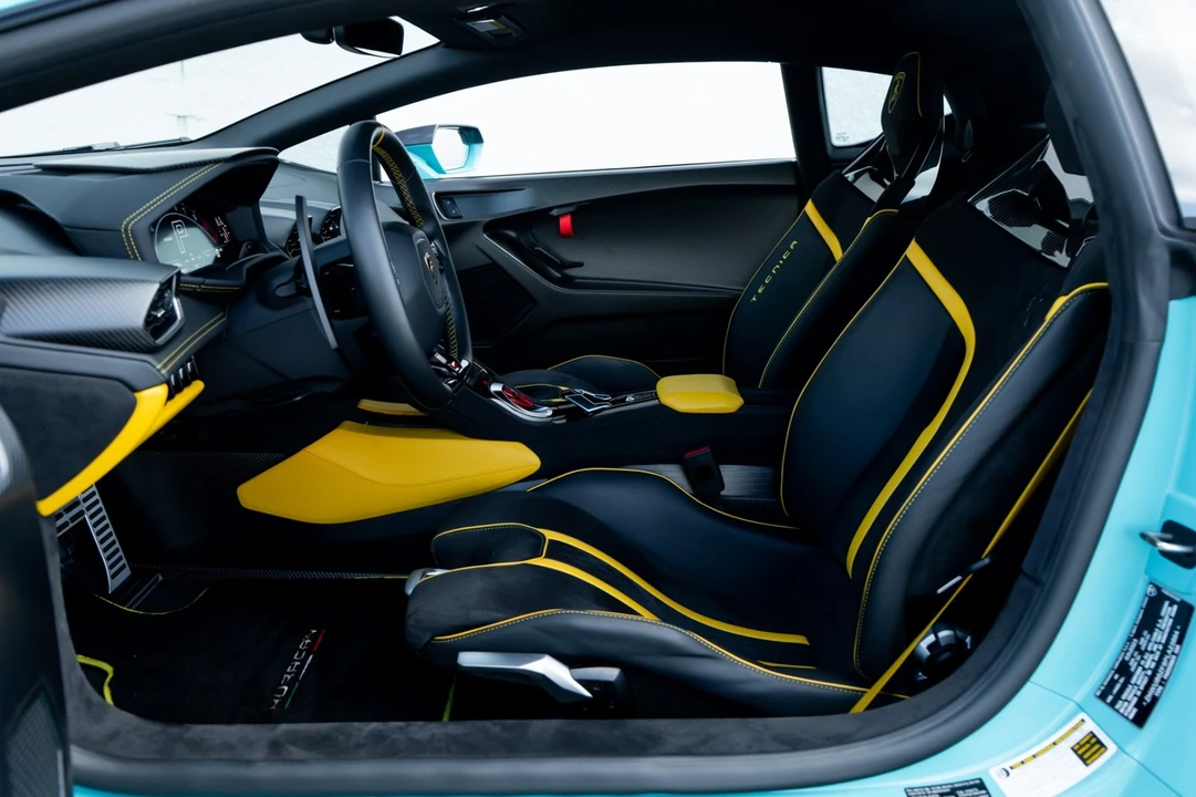 2023 Lamborghini - Image 7 of 31