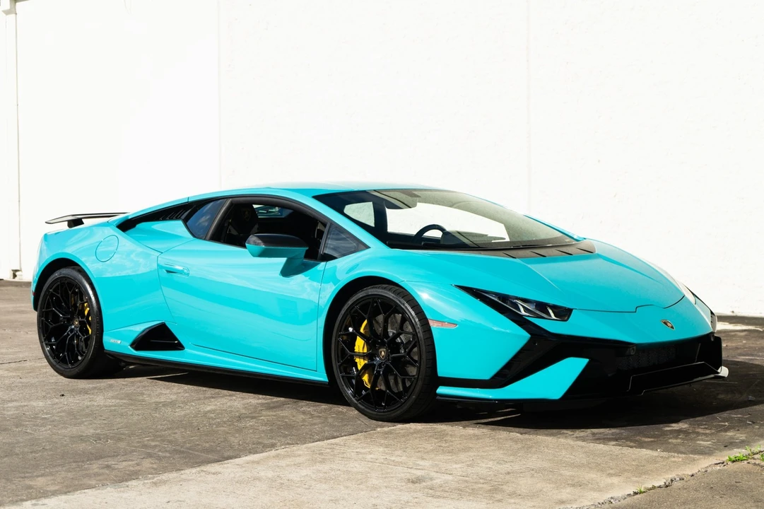 2023 Lamborghini - Image 8 of 31