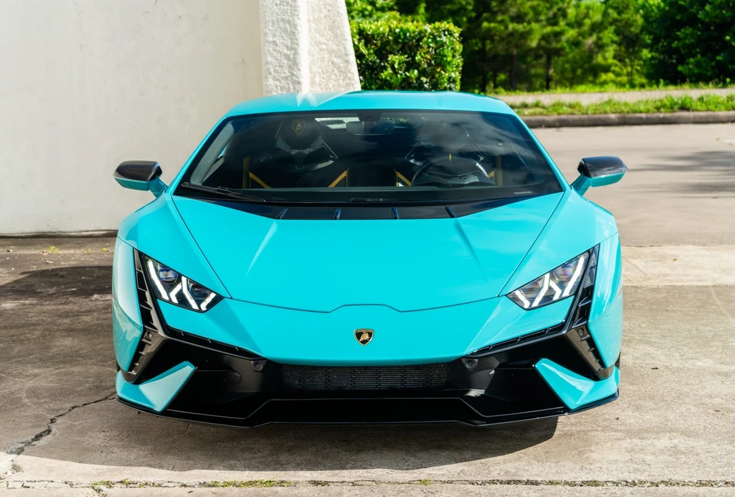 2023 Lamborghini - Image 14 of 31