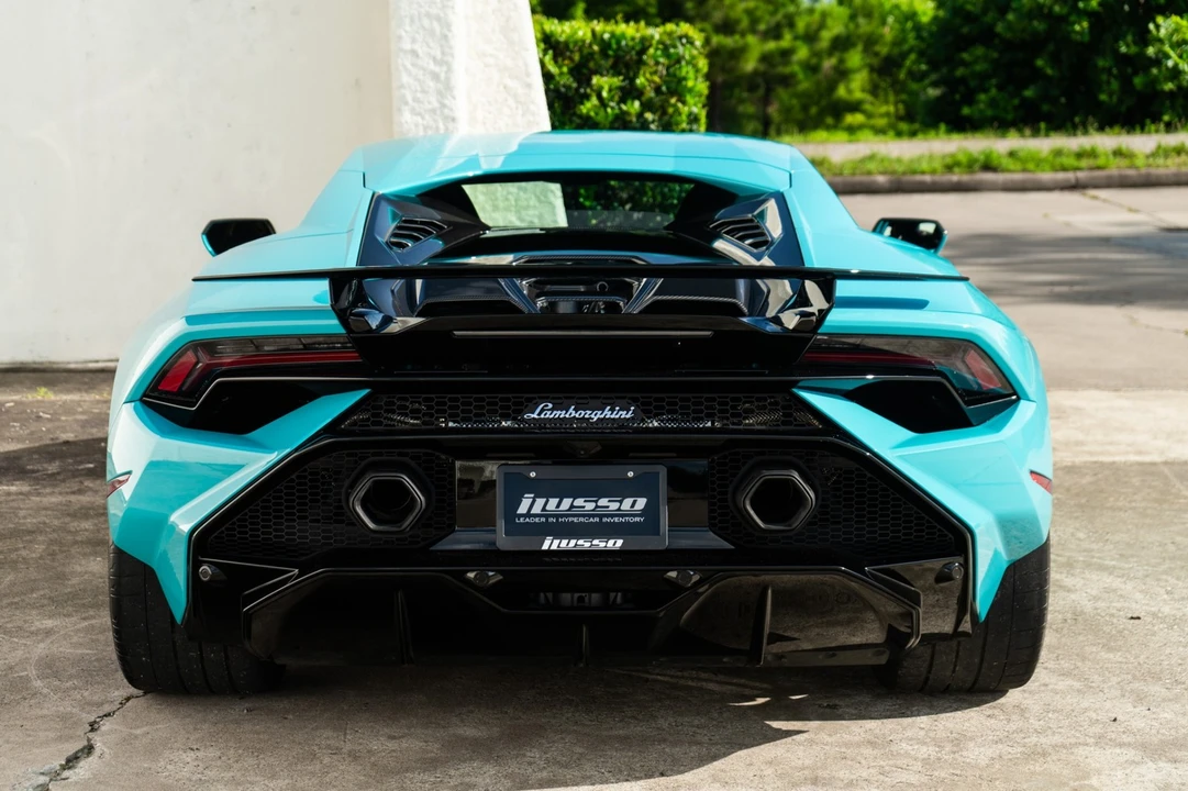 2023 Lamborghini - Image 15 of 31