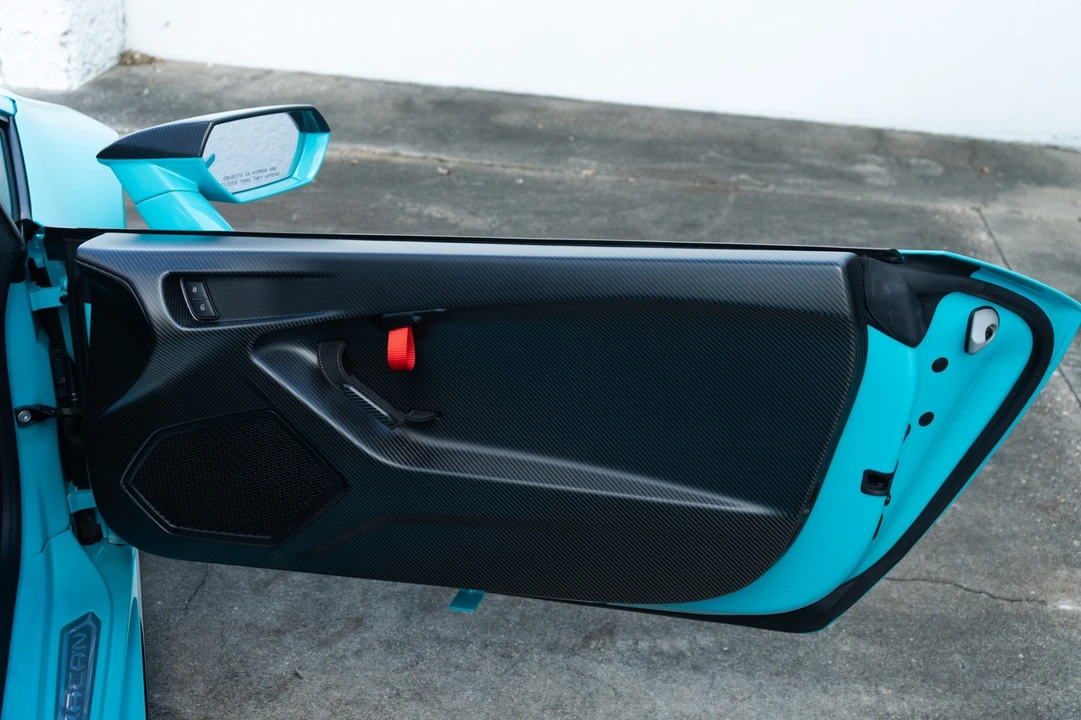 2023 Lamborghini - Image 29 of 31