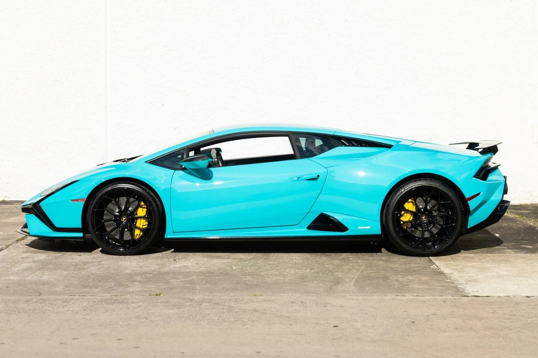 2023 Lamborghini - Image 4 of 31