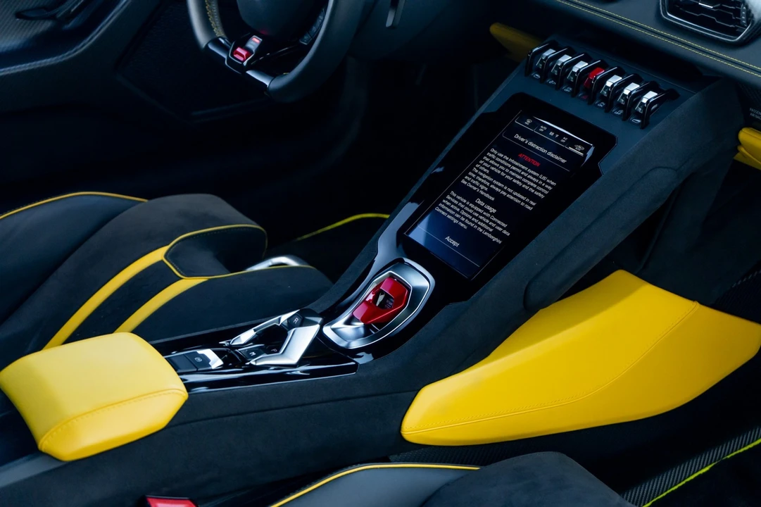2023 Lamborghini - Image 20 of 31