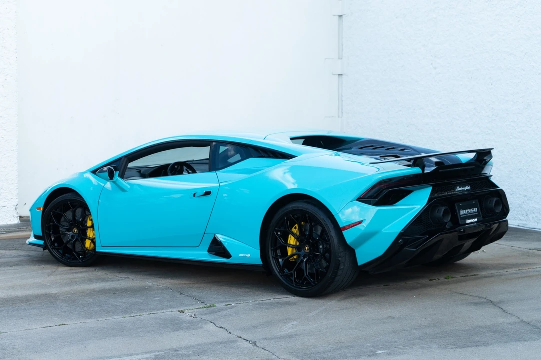 2023 Lamborghini - Image 2 of 31