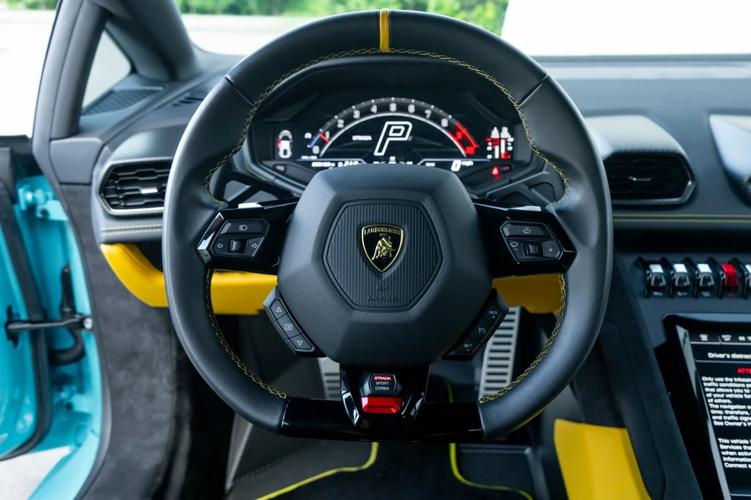 2023 Lamborghini - Image 11 of 31