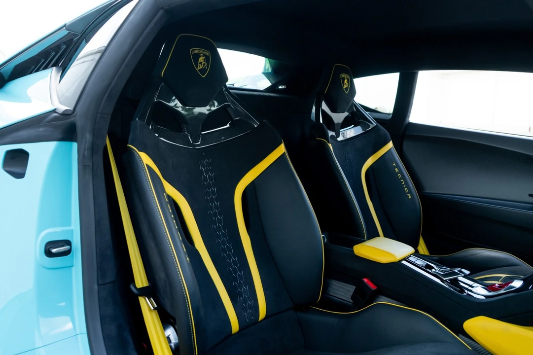 2023 Lamborghini - Image 24 of 31