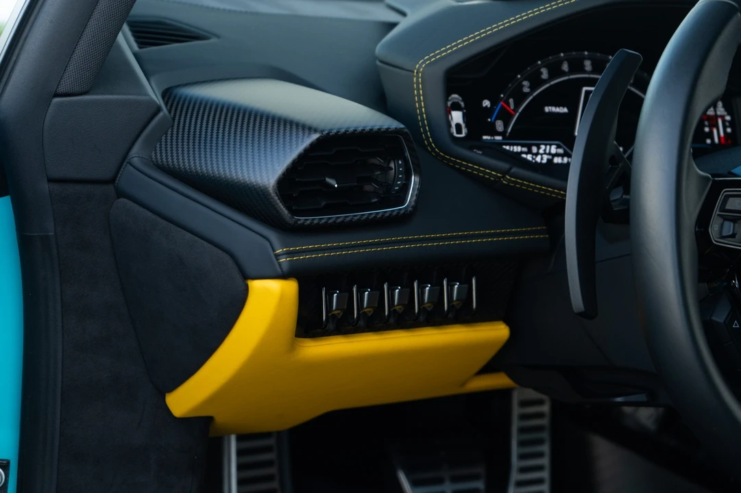 2023 Lamborghini - Image 18 of 31