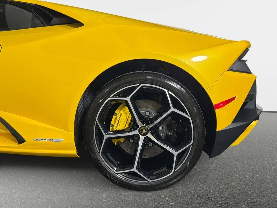 2023 Lamborghini Huracan - Image 14 of 31