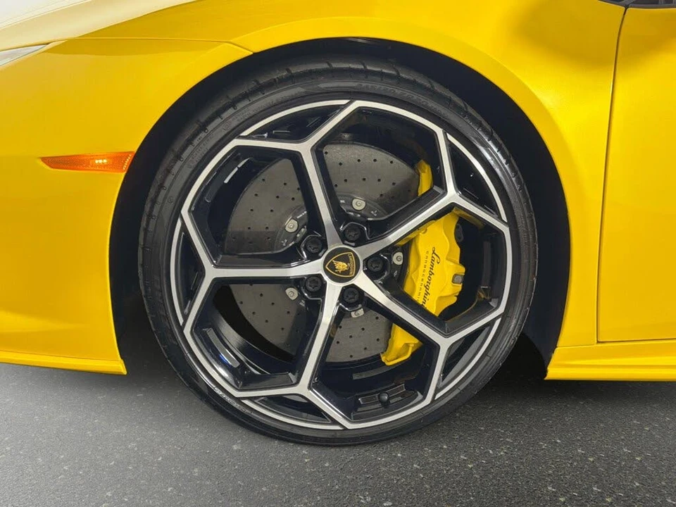 2023 Lamborghini Huracan - Image 11 of 31