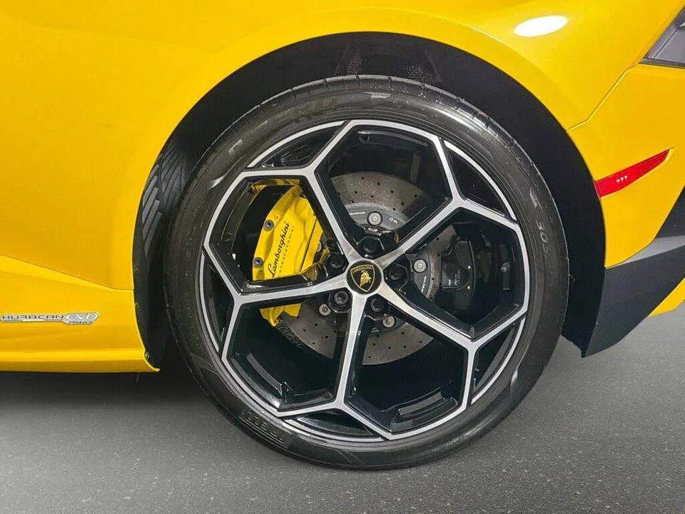 2023 Lamborghini Huracan - Image 13 of 31
