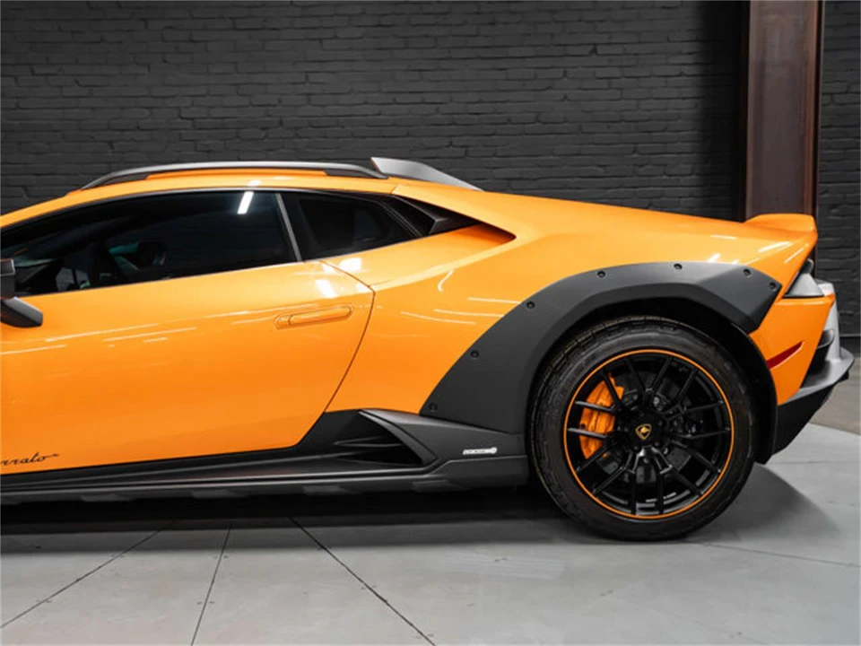 2023 Lamborghini Huracan - Image 14 of 31