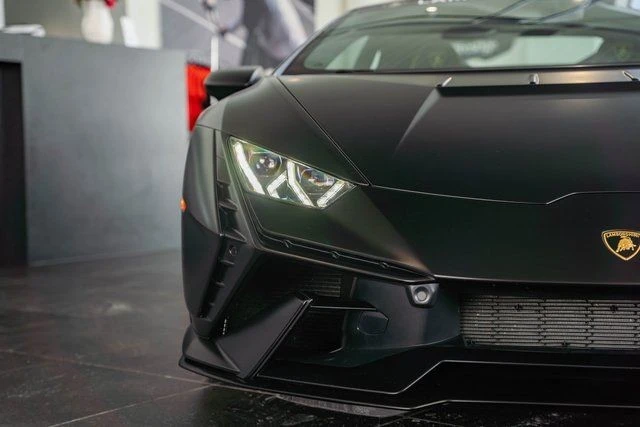 2023 Lamborghini Huracan - Image 2 of 21
