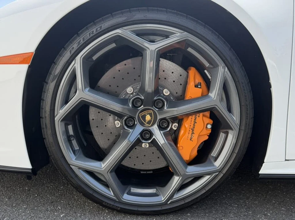 2023 Lamborghini Huracan - Image 11 of 31