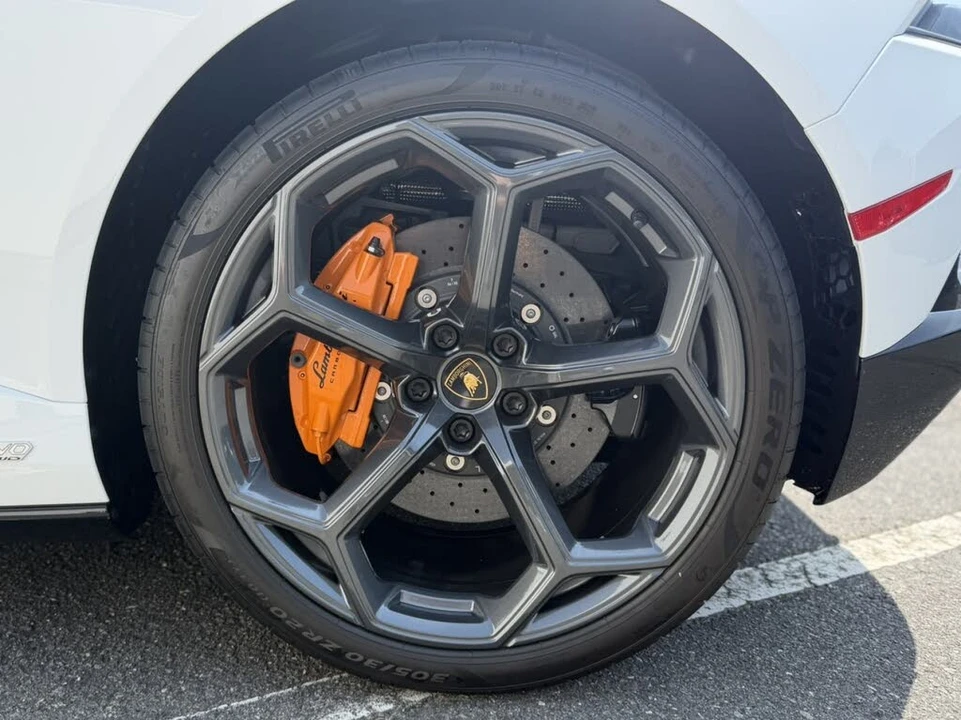2023 Lamborghini Huracan - Image 12 of 31