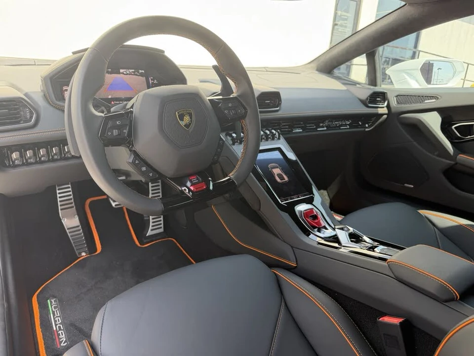 2023 Lamborghini Huracan - Image 13 of 31