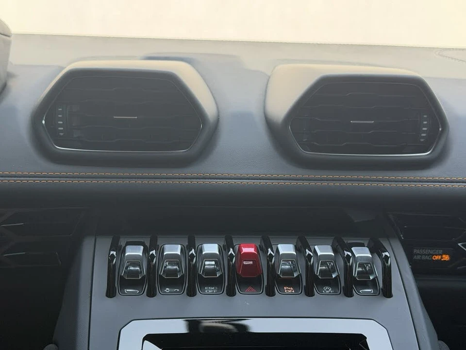 2023 Lamborghini Huracan - Image 15 of 31