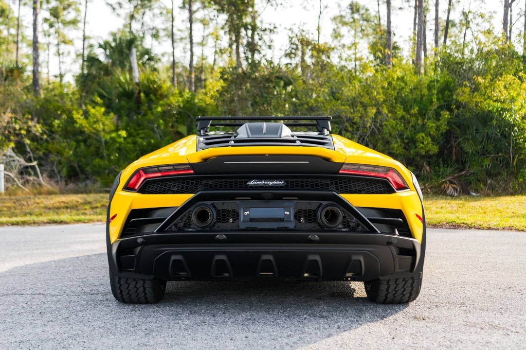 2023 Lamborghini Huracan - Image 18 of 21