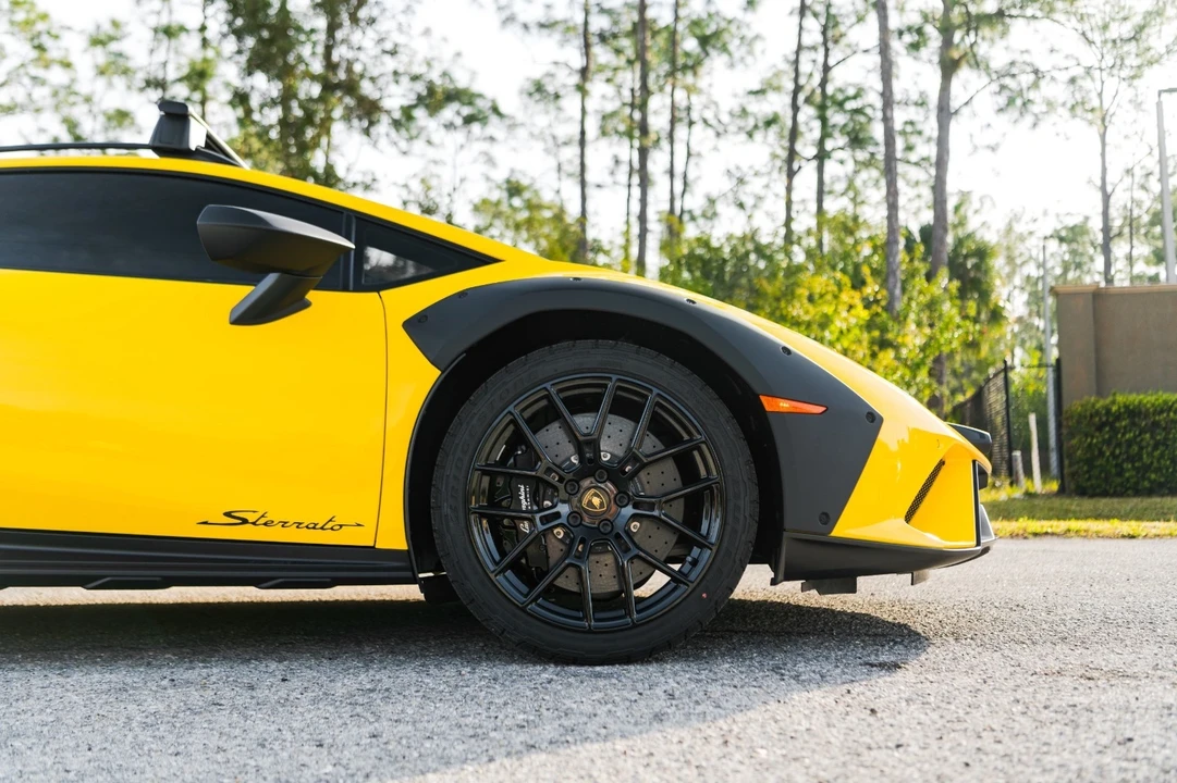 2023 Lamborghini Huracan - Image 10 of 21