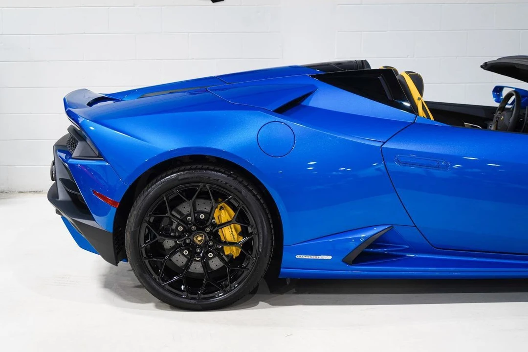 2023 Lamborghini Huracan - Image 21 of 31