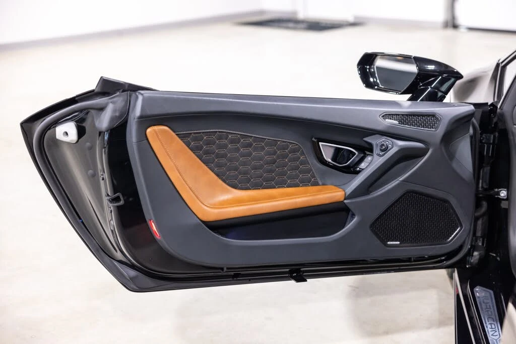 2023 Lamborghini Huracan - Image 29 of 31
